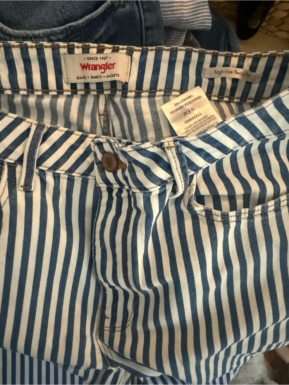 Wrangler High Rise Fierce Flare - Picture 5 of 5